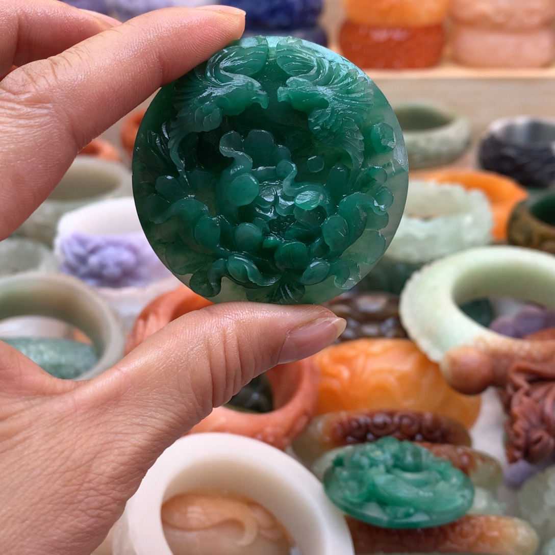 未镶嵌手镯石英质玉海***。