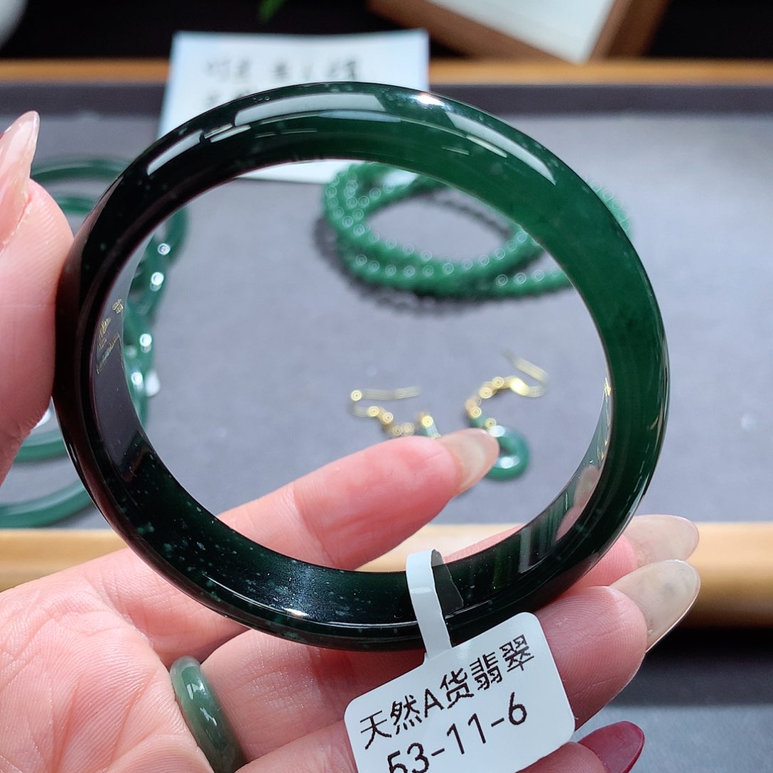 翡翠手镯（圆镯）未镶嵌