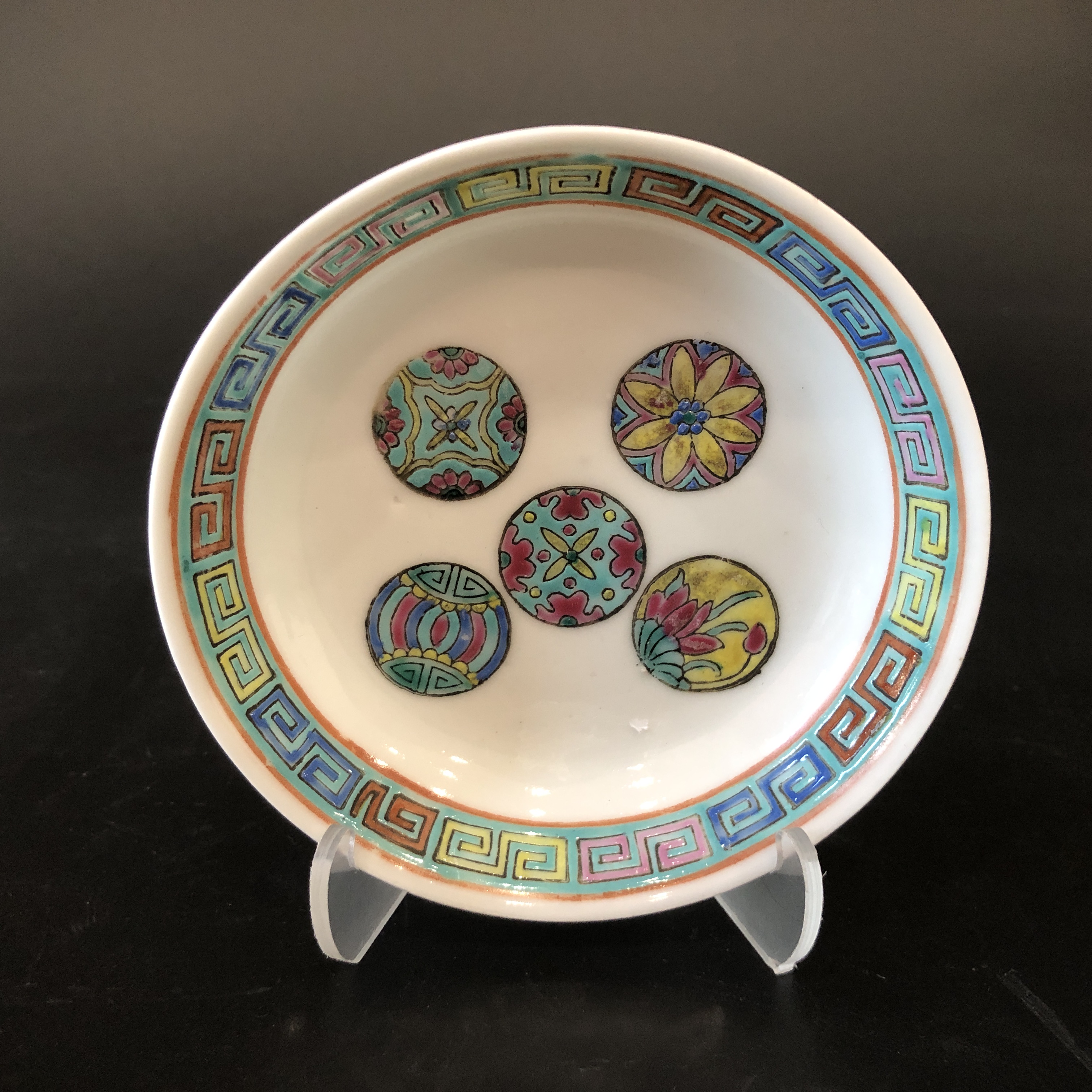 25100312 民国粉彩皮球花纹碟 直径：10cm