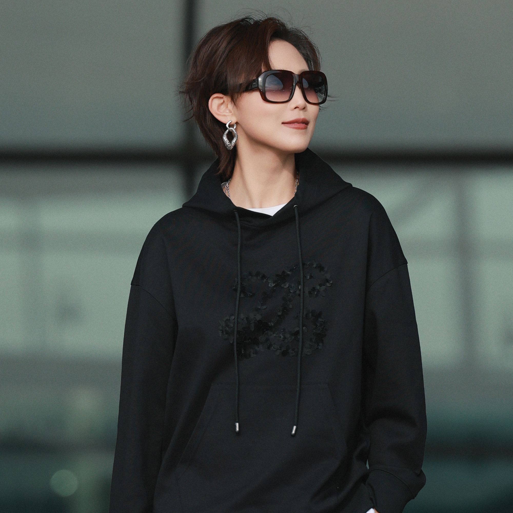 limil/丽米儿高级气质黑色连帽卫衣930136