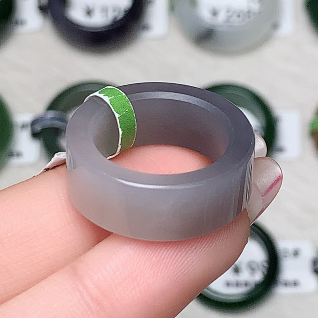 未镶嵌戒指和田玉