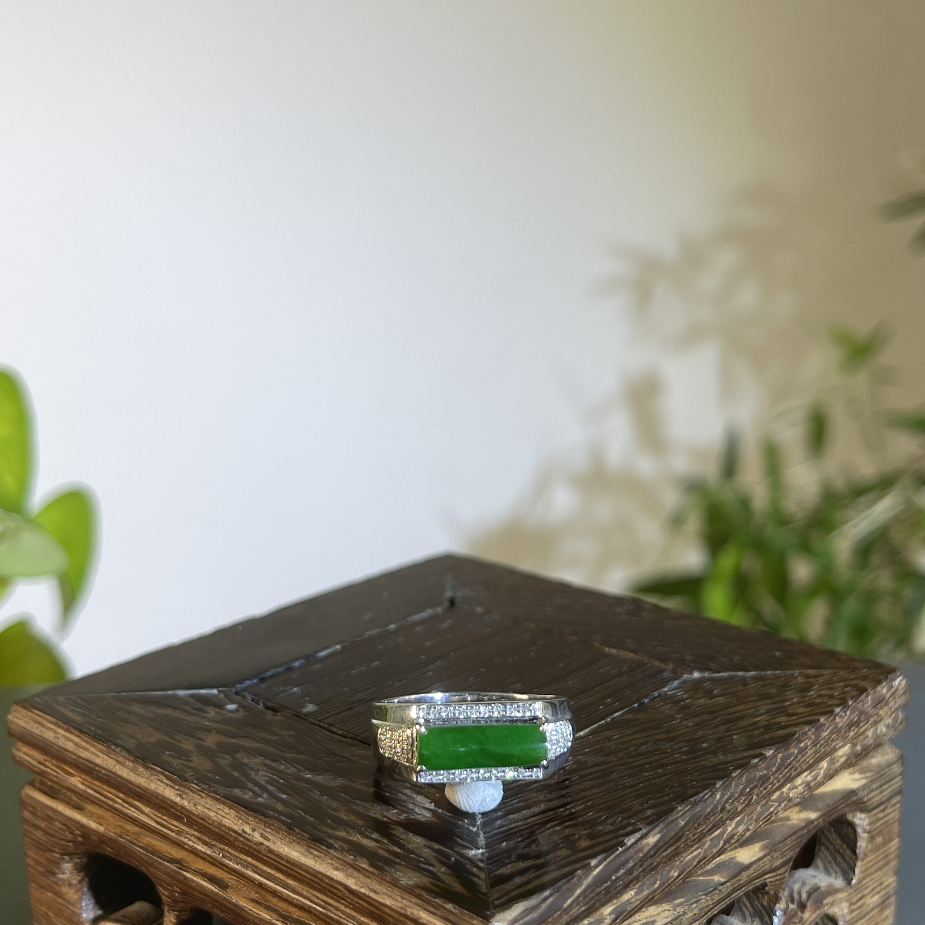 JXW09-137 天然缅甸A货翡翠 18K含钻镶嵌马鞍戒指22#