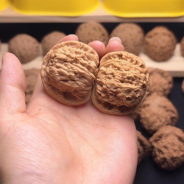 文玩核桃吊坠40白狮