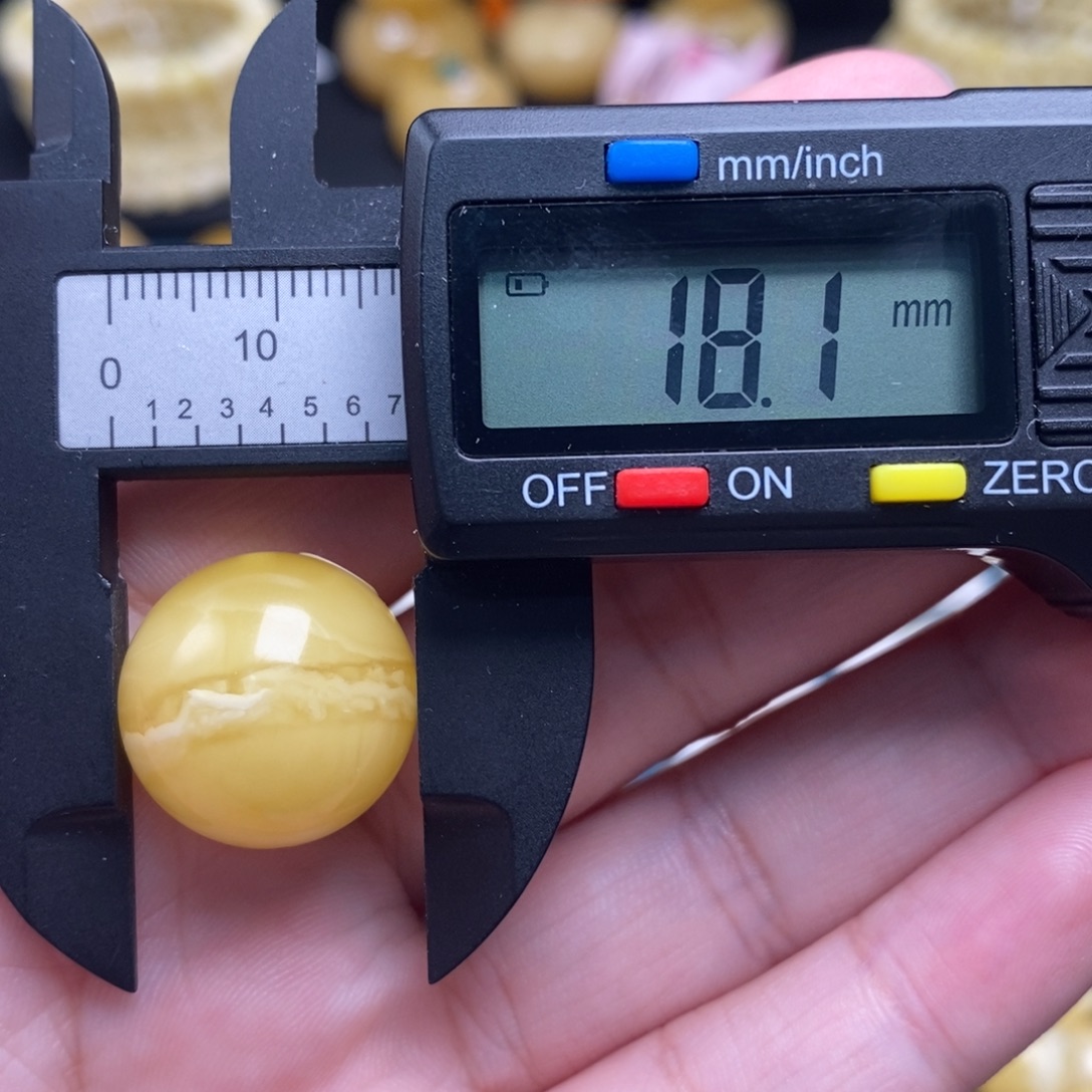 蜜蜡未镶嵌珠宝奇石