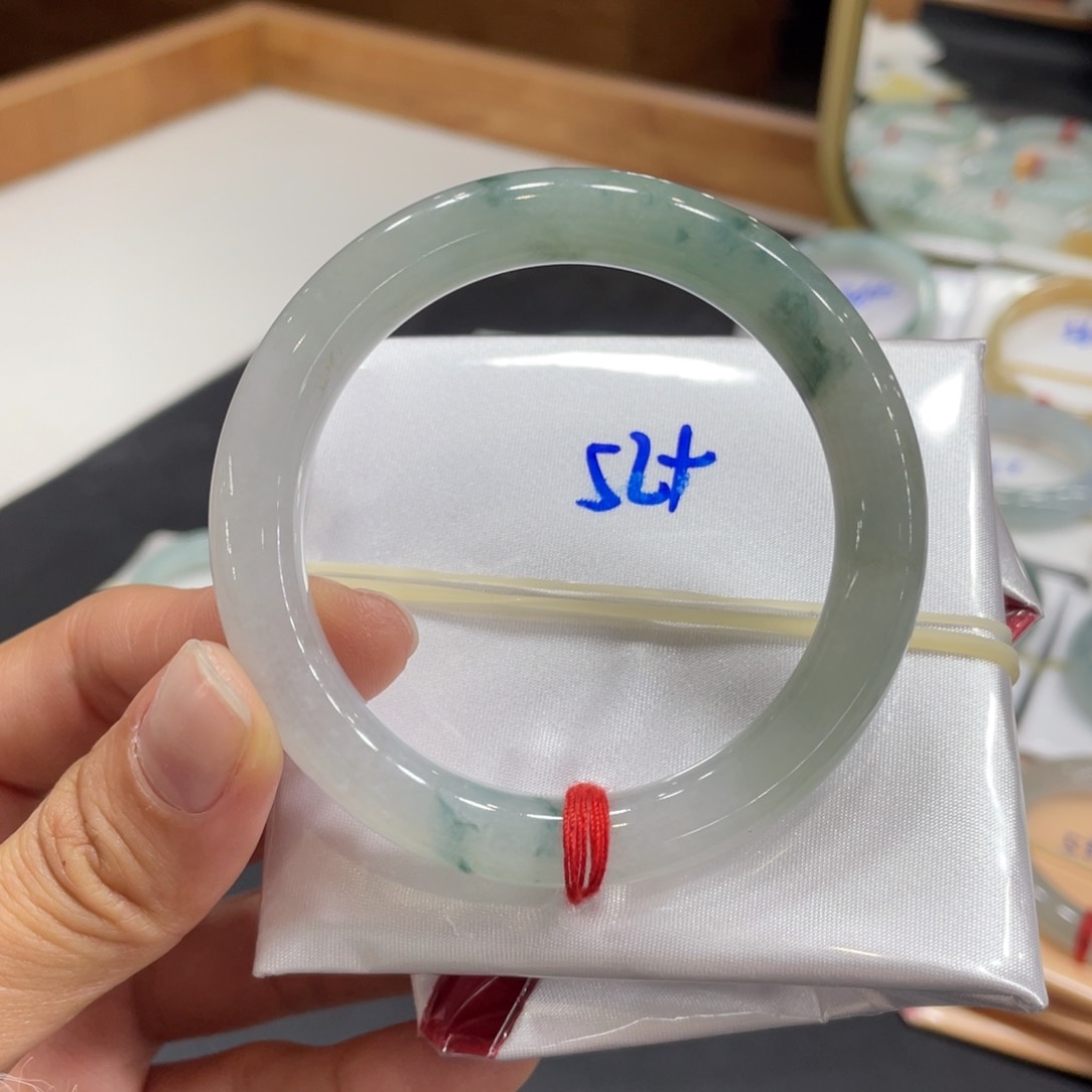 翡翠手镯未镶嵌53圆