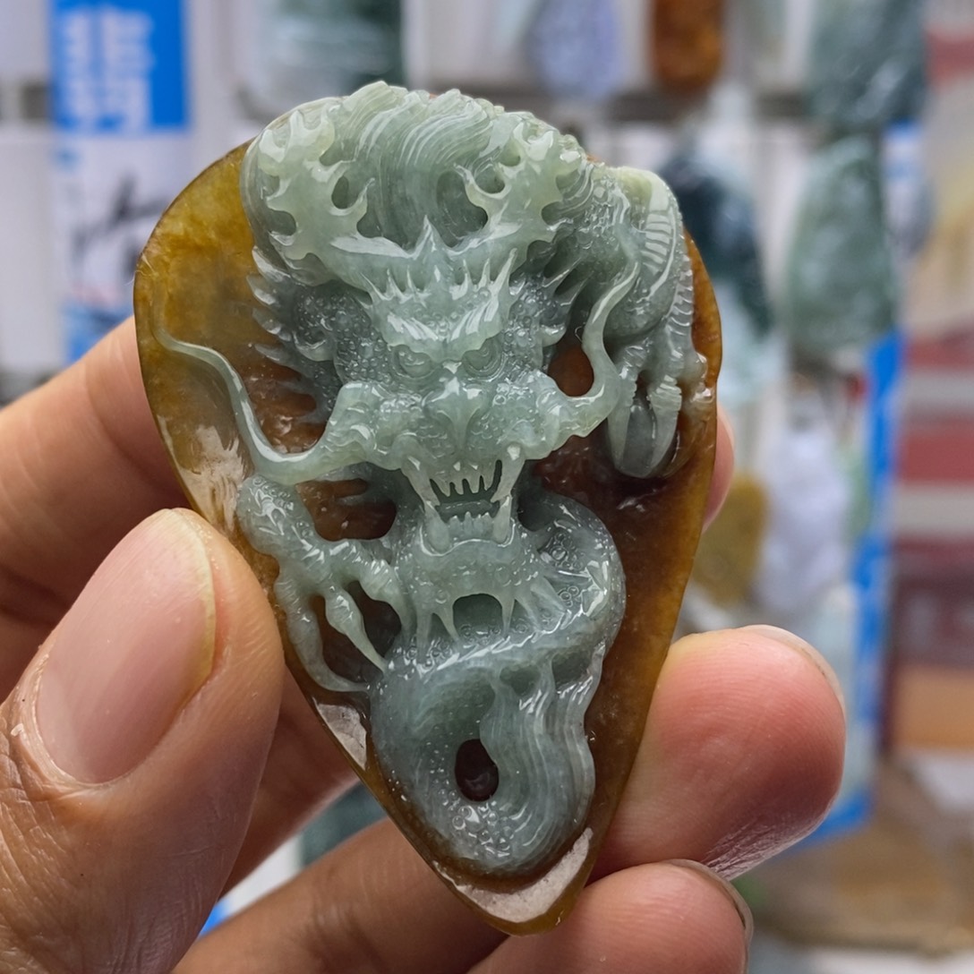 翡翠颈饰未镶嵌龙