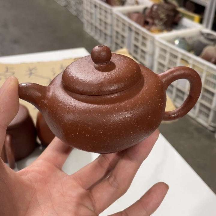 老厂紫砂壶一件。