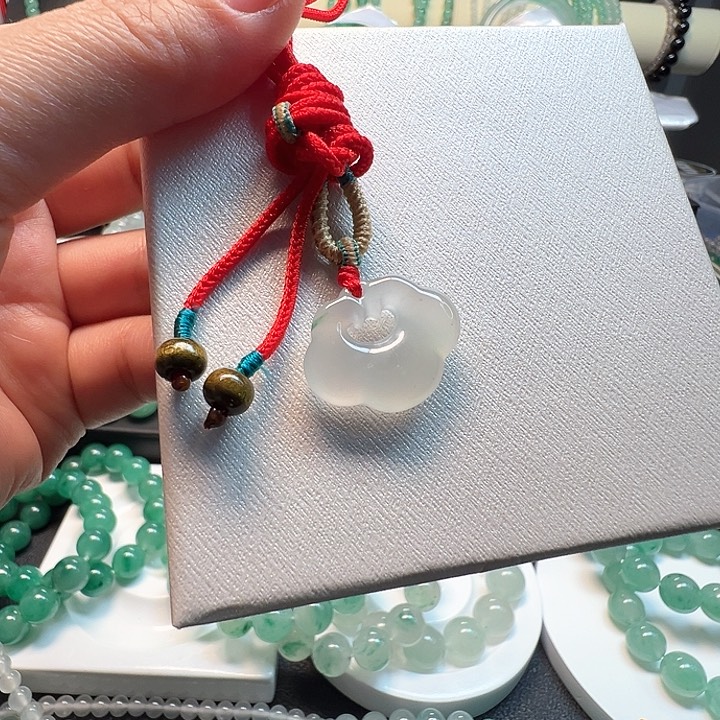 石英质玉颈饰未镶嵌