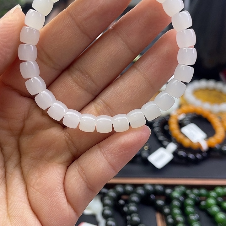 达***蛋和田玉未镶嵌手串