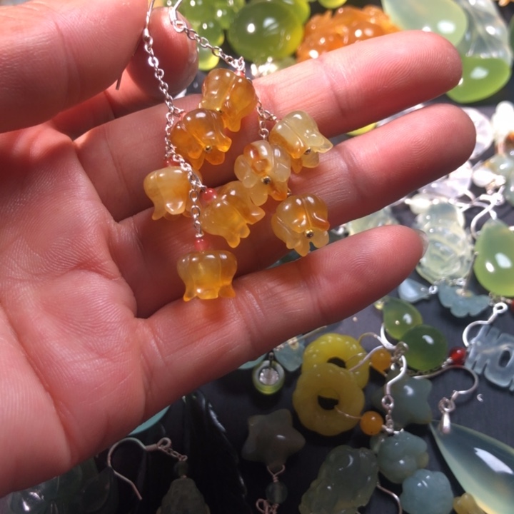 我***主蛇纹石玉未镶嵌耳坠