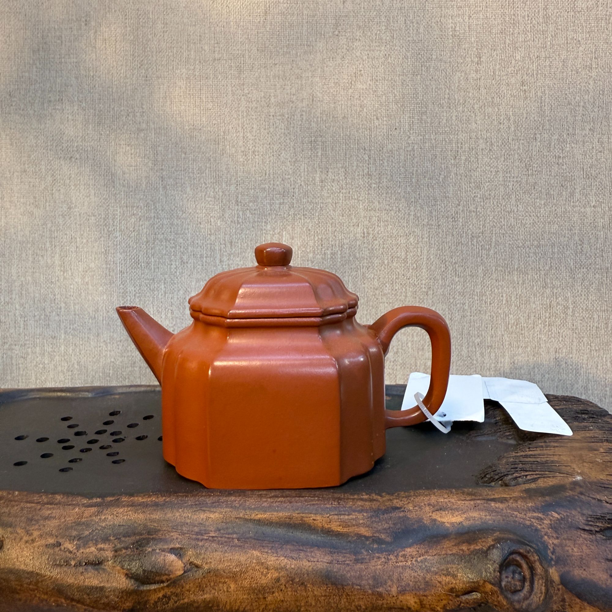 084号 wwm 0520018980 筋纹剑流德钟 朱泥 190cc