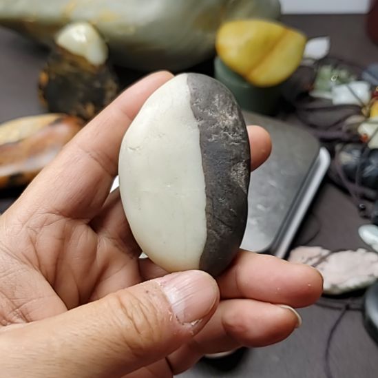 和田玉未镶嵌把件