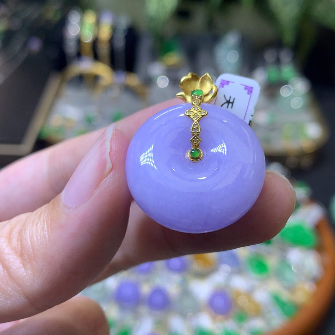 颈饰18K金镶嵌翡翠