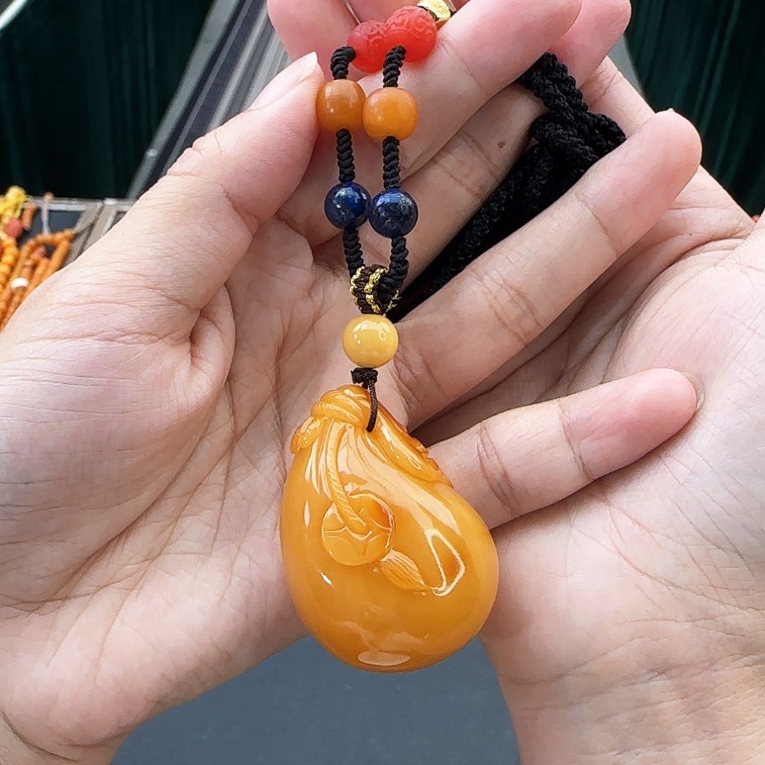 未镶嵌颈饰琥珀吊坠