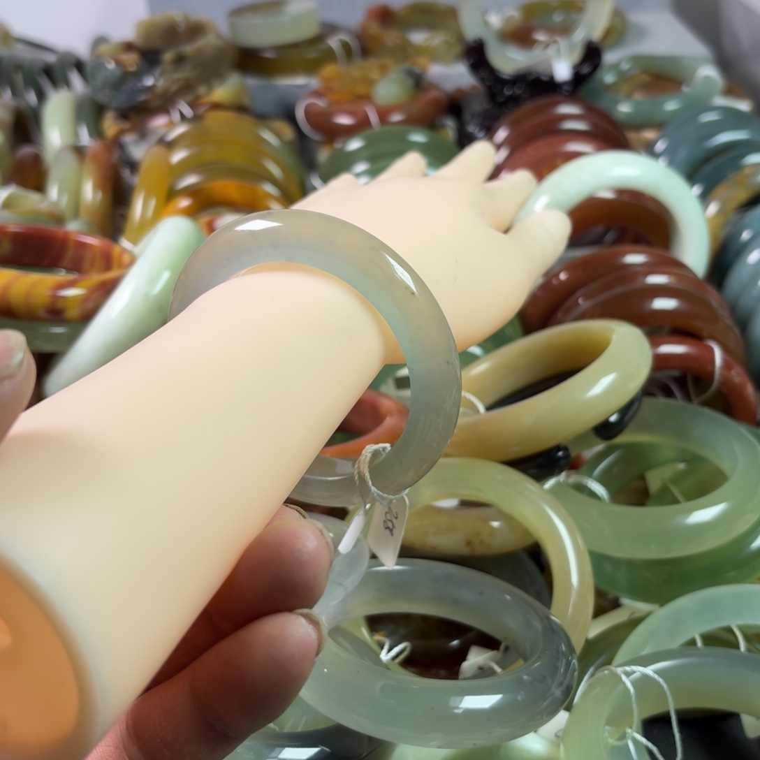 蛇纹石玉未镶嵌手镯