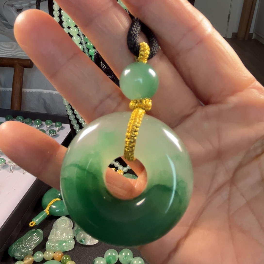 石英质玉颈饰合金