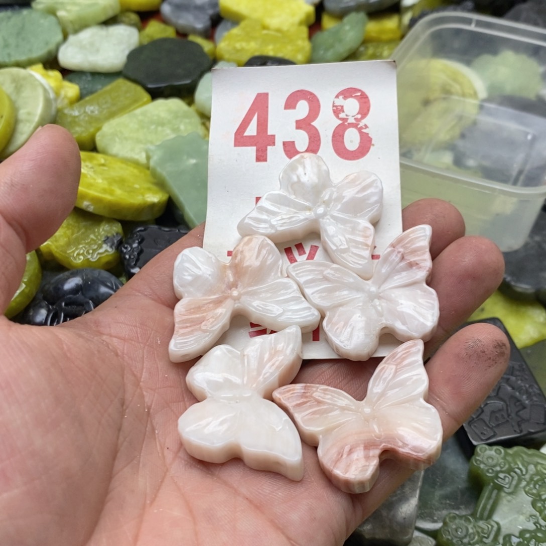 蛇纹石玉未镶嵌挂坠