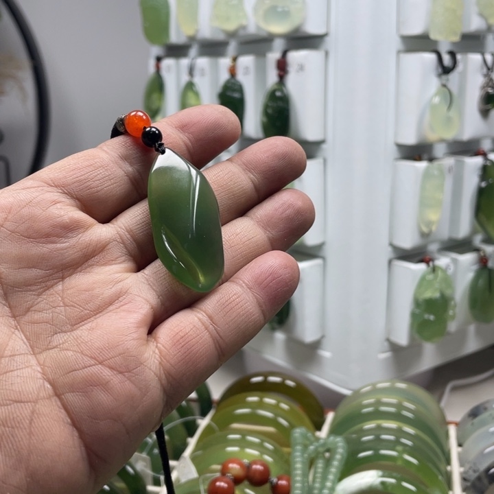 蛇纹石玉合金颈饰