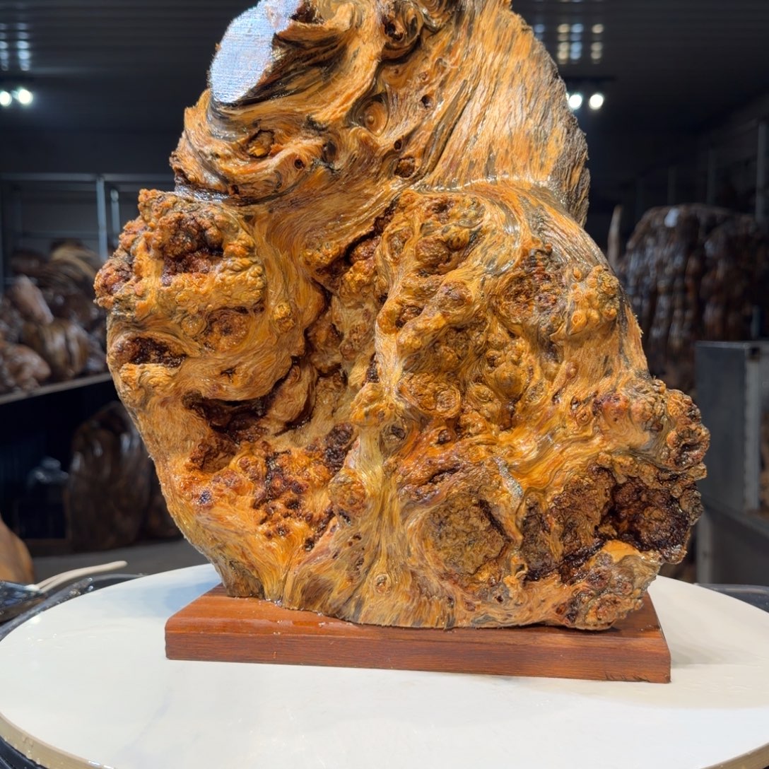 用***哥木王一刀琥珀木摆件163