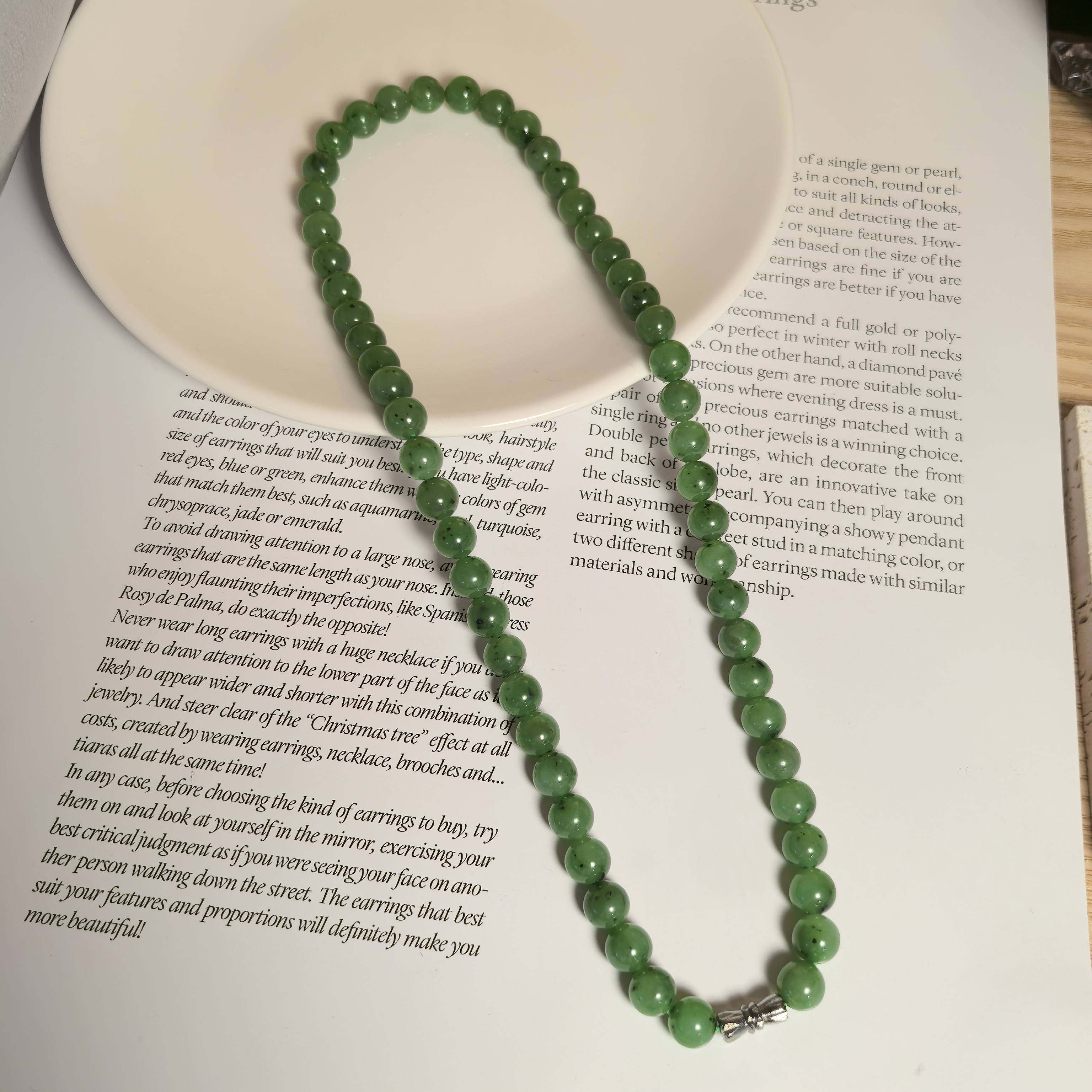 7.5-8mm天然和田玉乌兰海苹果绿项链（带黑点）多样性发一