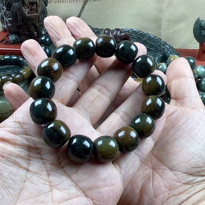 手串未镶嵌岫岩河磨玉（透闪石质玉）里*