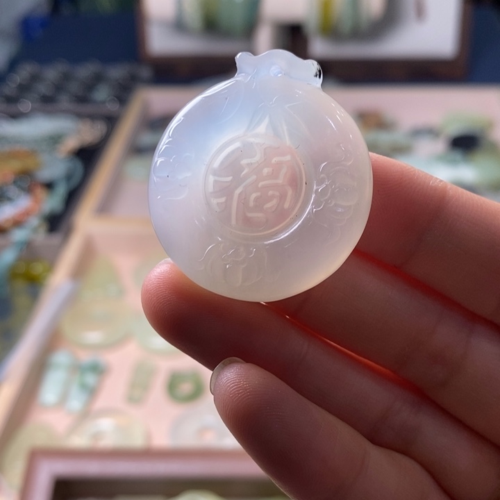 蛇纹石玉颈饰未镶嵌