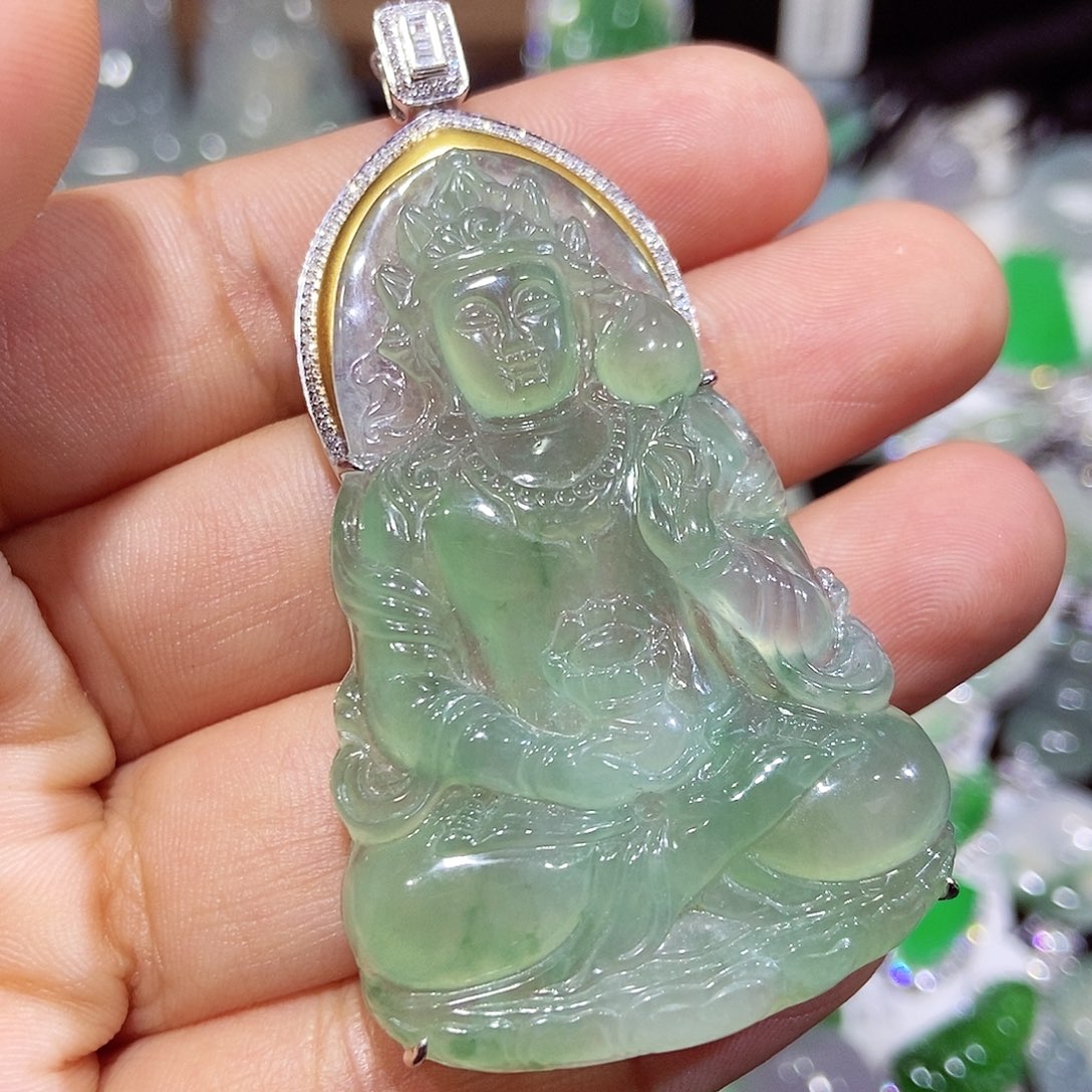 翡翠18K金镶嵌颈饰