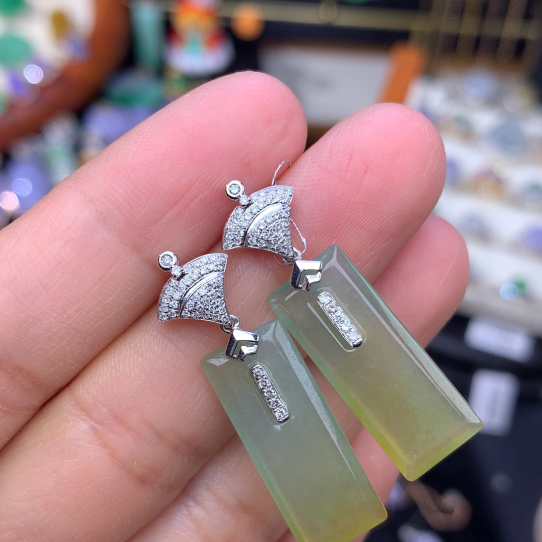 翡翠耳饰18K金镶嵌无事牌耳坠