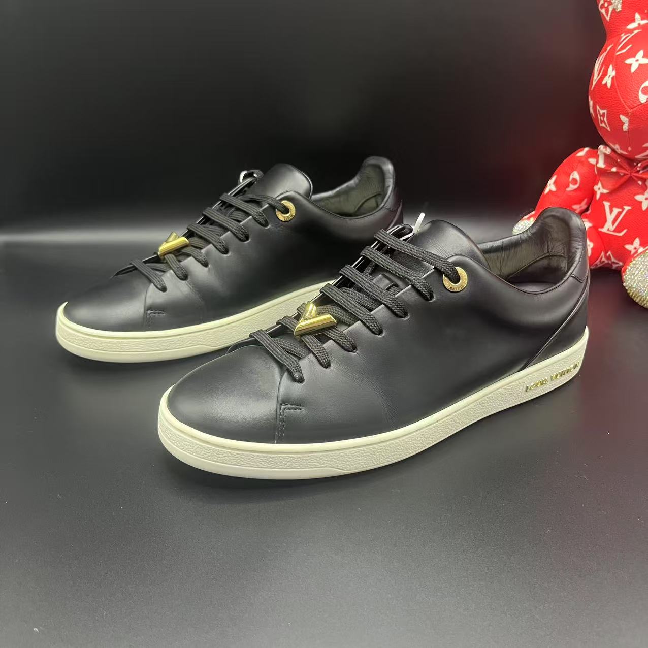 95新 LouisVuitton/路易威登 男士时尚黑色大v板鞋38欧码 lz341