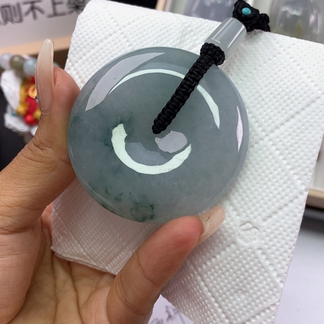 翡翠挂件未镶嵌翡翠