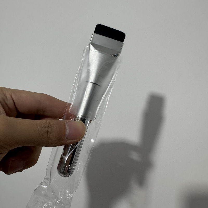 A231 一字平口粉底刷，锯齿睫毛夹