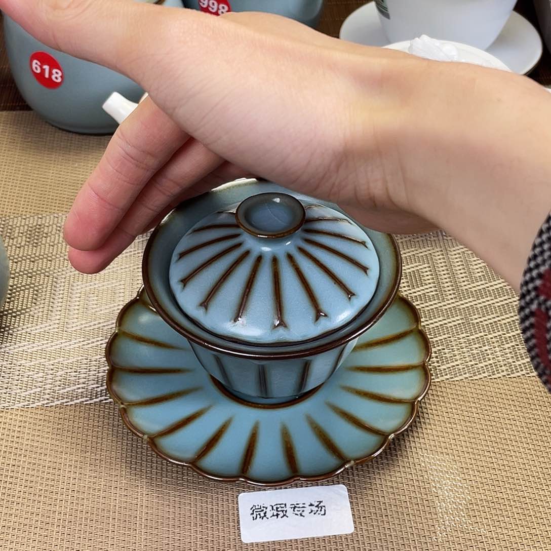 瓷片。。。。。。。。。。。。。