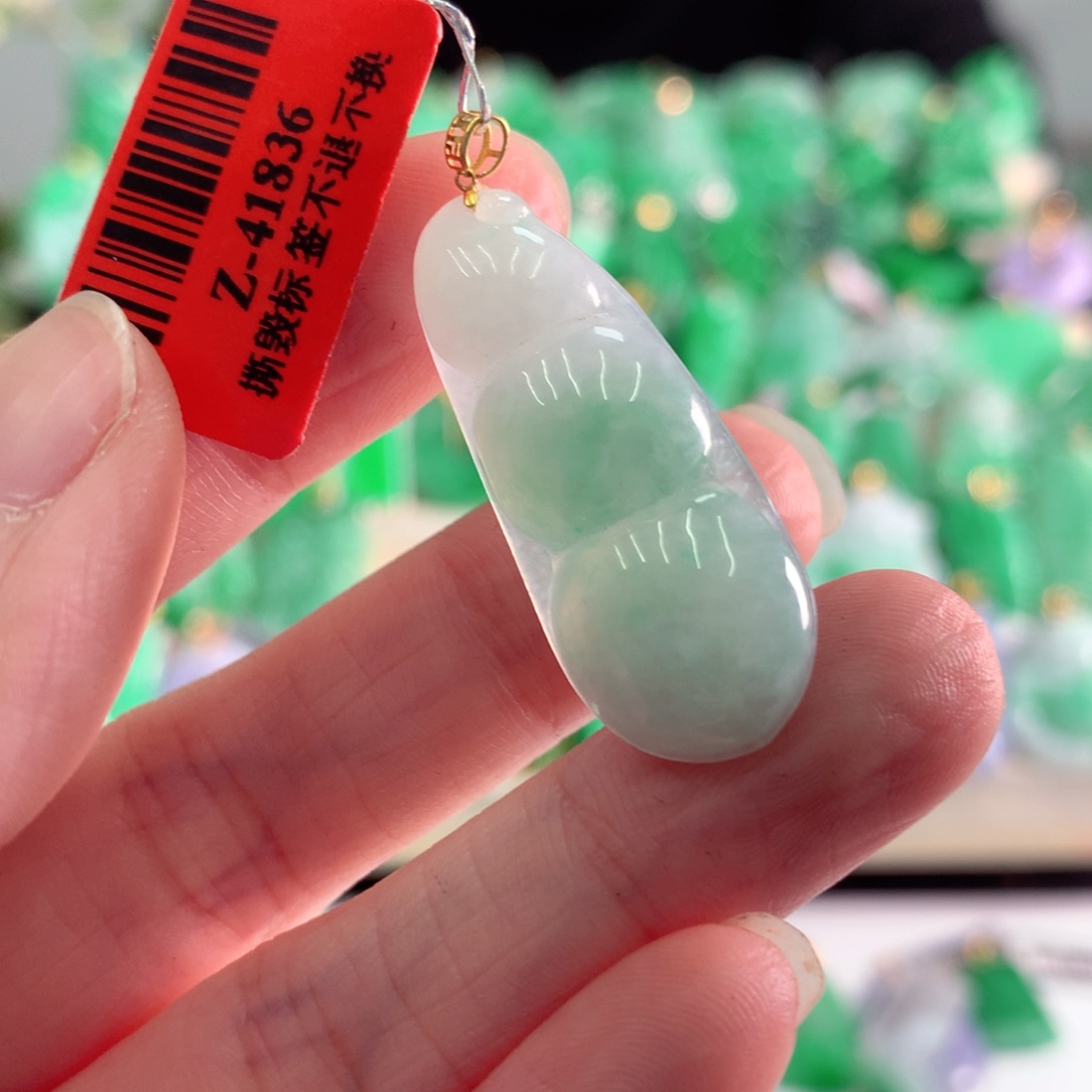 翡翠吊坠(不含链)18K金镶嵌展**翔