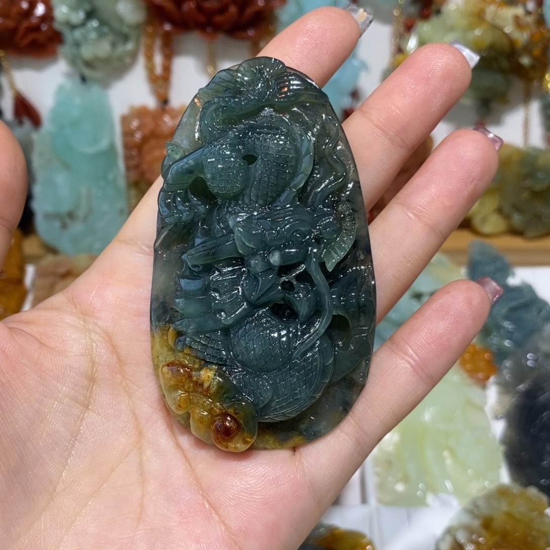 蛇纹石玉未镶嵌颈饰