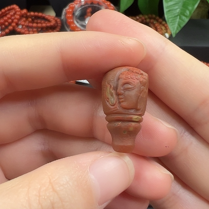 南红玛瑙未镶嵌手串           南红包浆三通 带雕刻 12*22