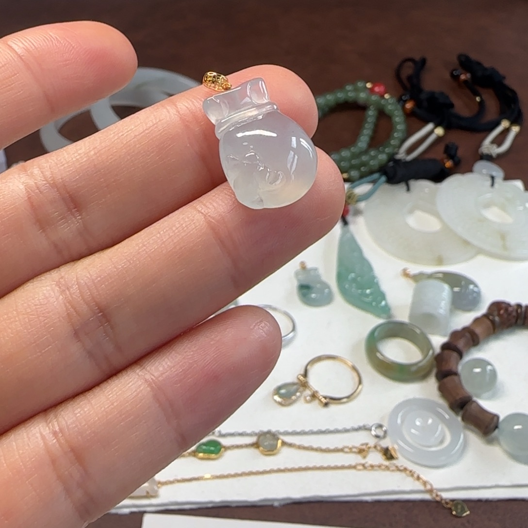 翡翠18K金镶嵌颈饰钱袋子白冰