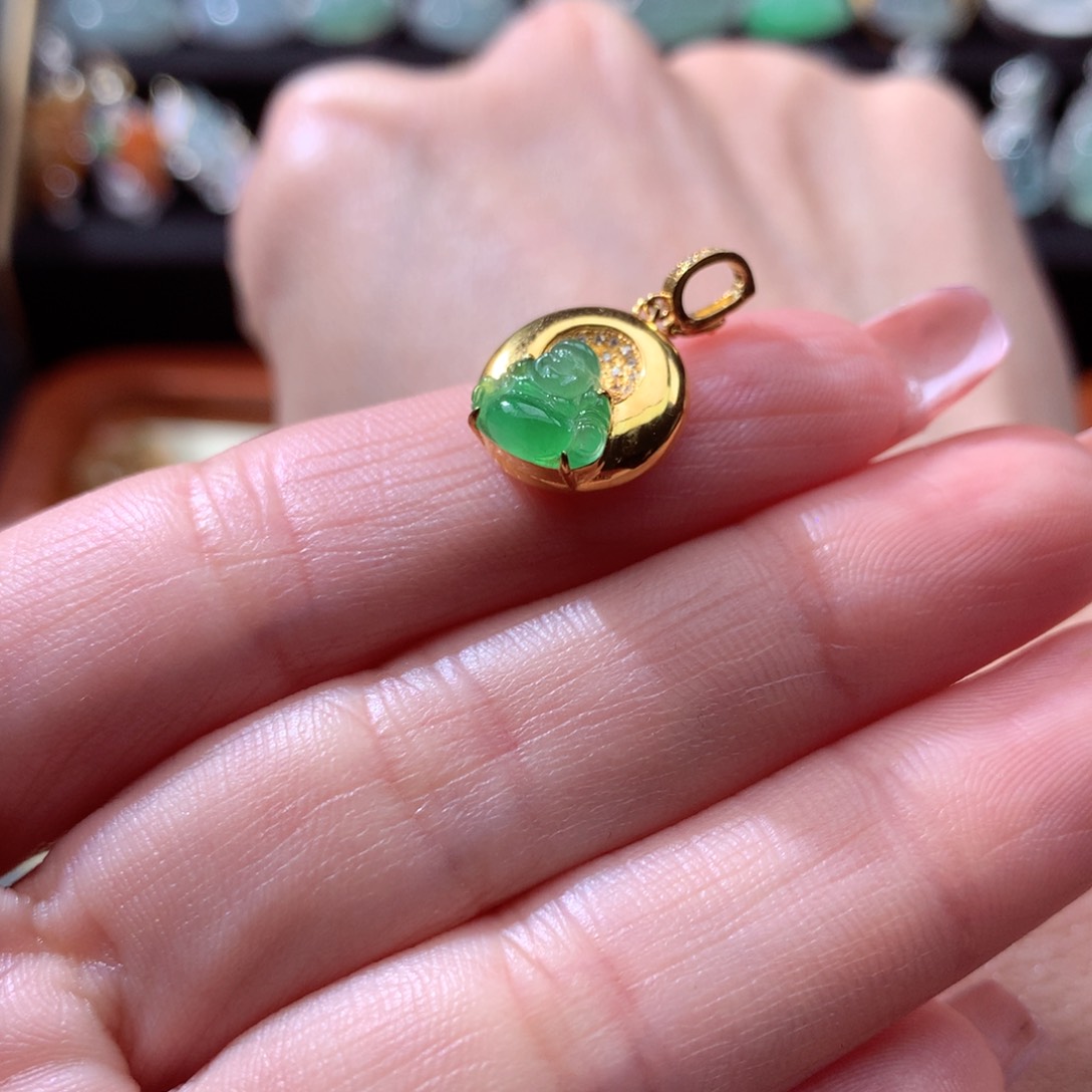 翡翠颈饰18K金镶嵌琼*翡翠