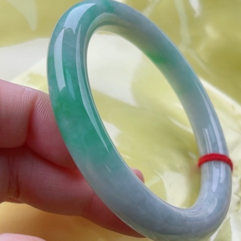 翡翠手镯未镶嵌圆62.2(有瑕疵)48小时鉴赏期