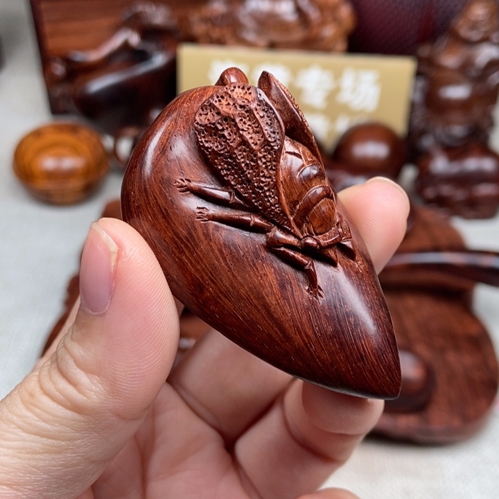 花梨木类端景台一夜暴富15.7克左右