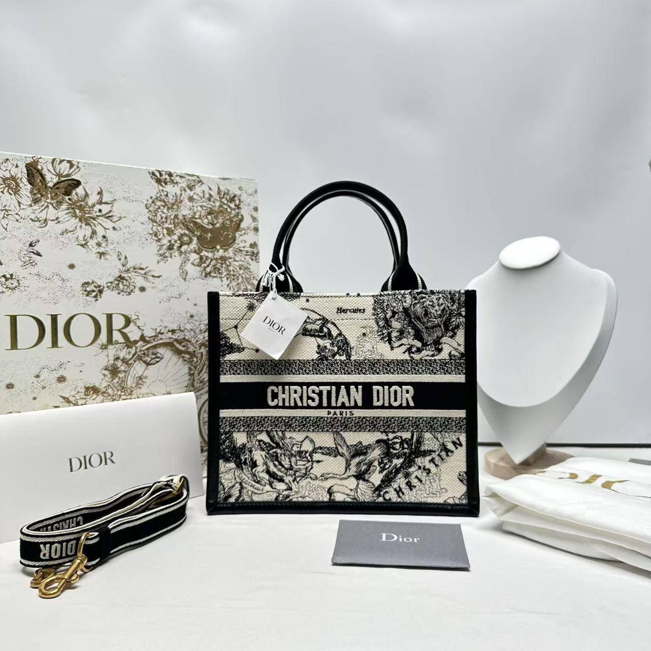 胖虎曼曼/迪奥/99新/公价0/箱包/斜挎包/31B2502190170