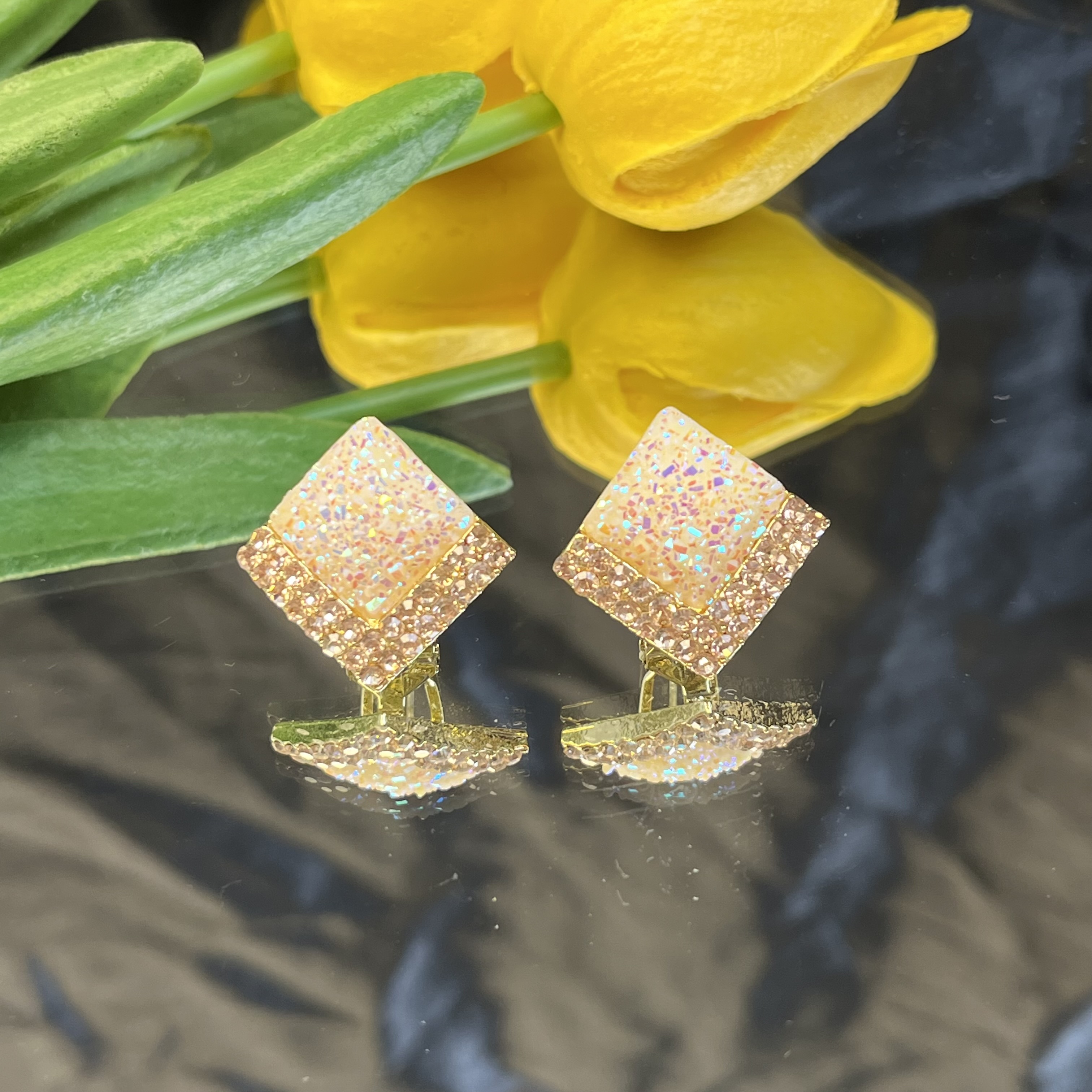 铜合金耳饰 气质饰品小众满钻耳饰菱形设计师轻奢耳环镶嵌耳钉