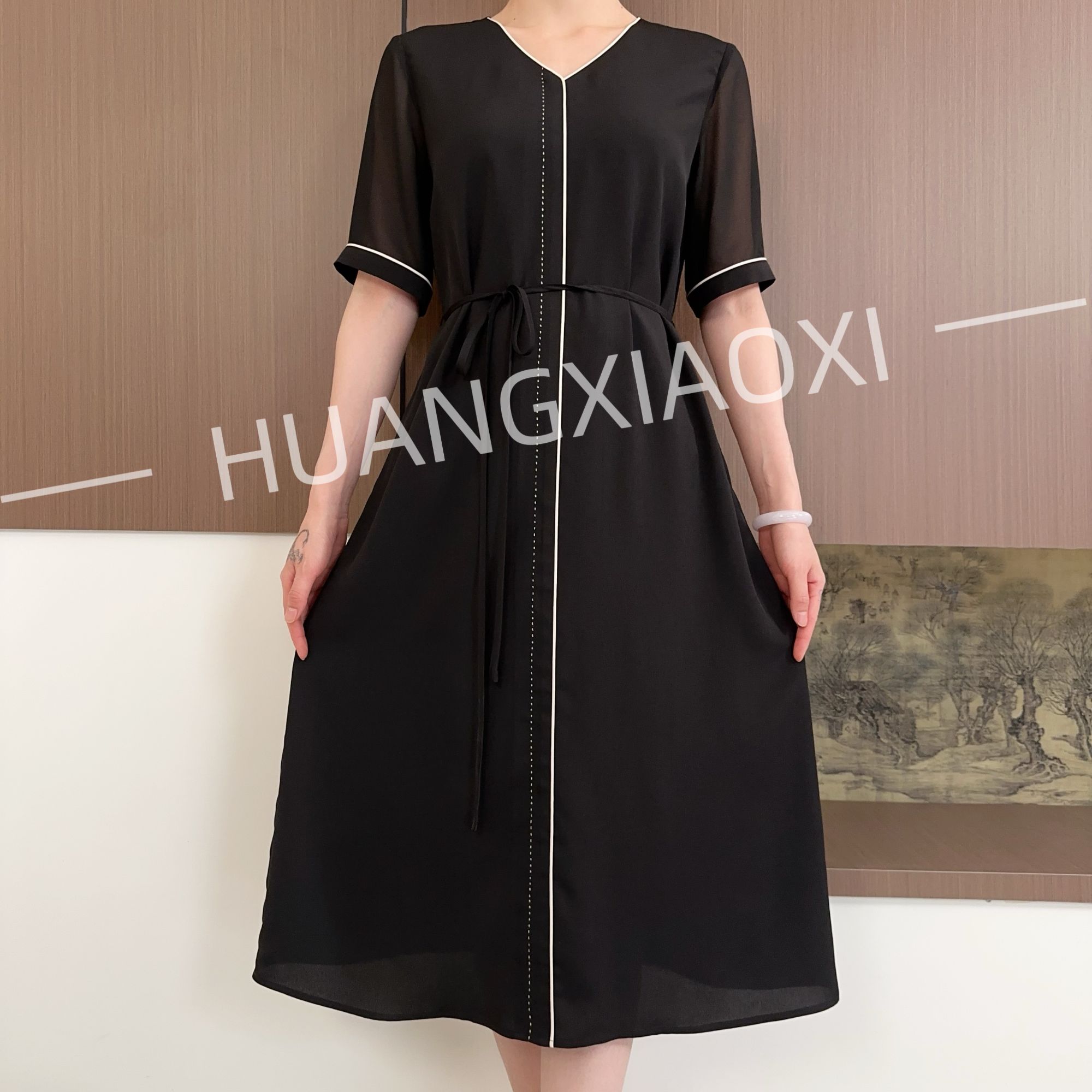 HUANGXIAOXI V领明线款小黑裙优雅气质高级感连衣裙 HXX-296