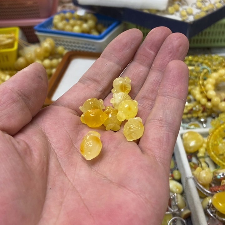 蜜蜡未镶嵌裸石多样性发货