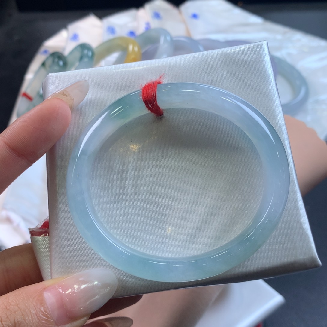 翡翠未镶嵌手镯55贵妃