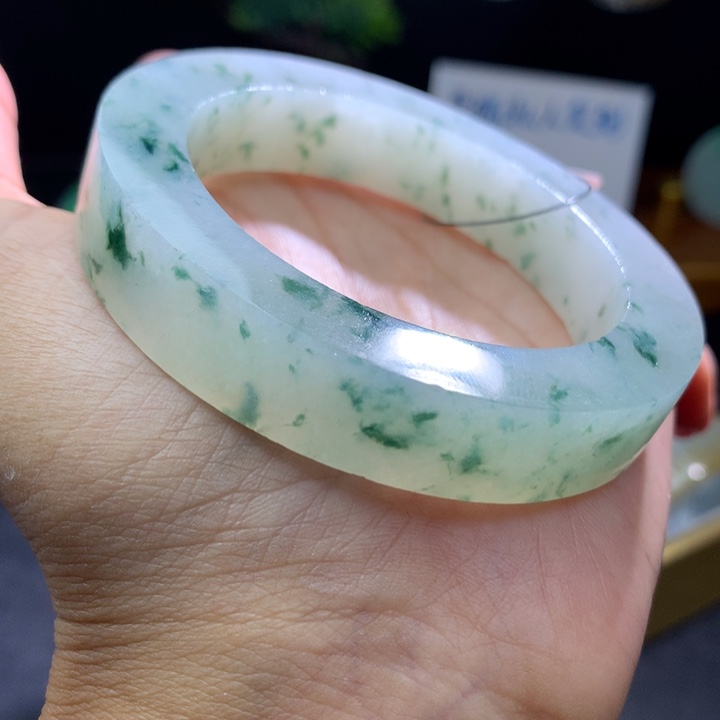 定制翡翠未镶嵌翡翠手镯