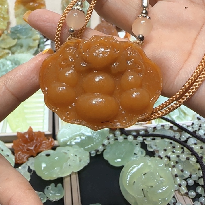 蛇纹石玉未镶嵌吊坠