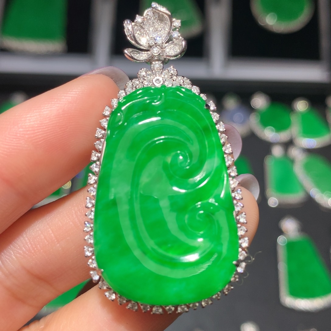 翡翠颈饰18K金镶嵌翡翠