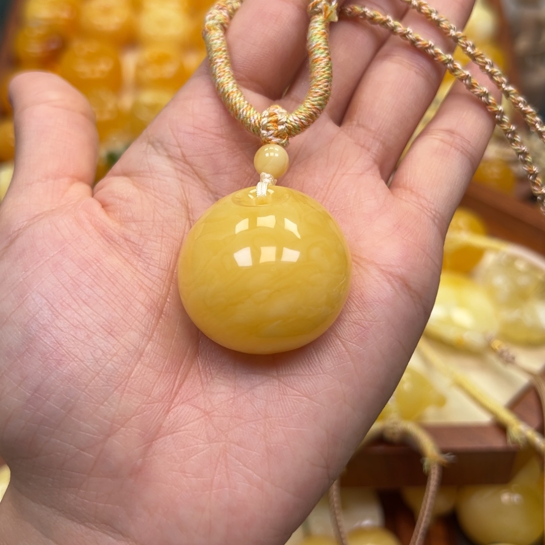 琥珀未镶嵌颈饰蜜蜡