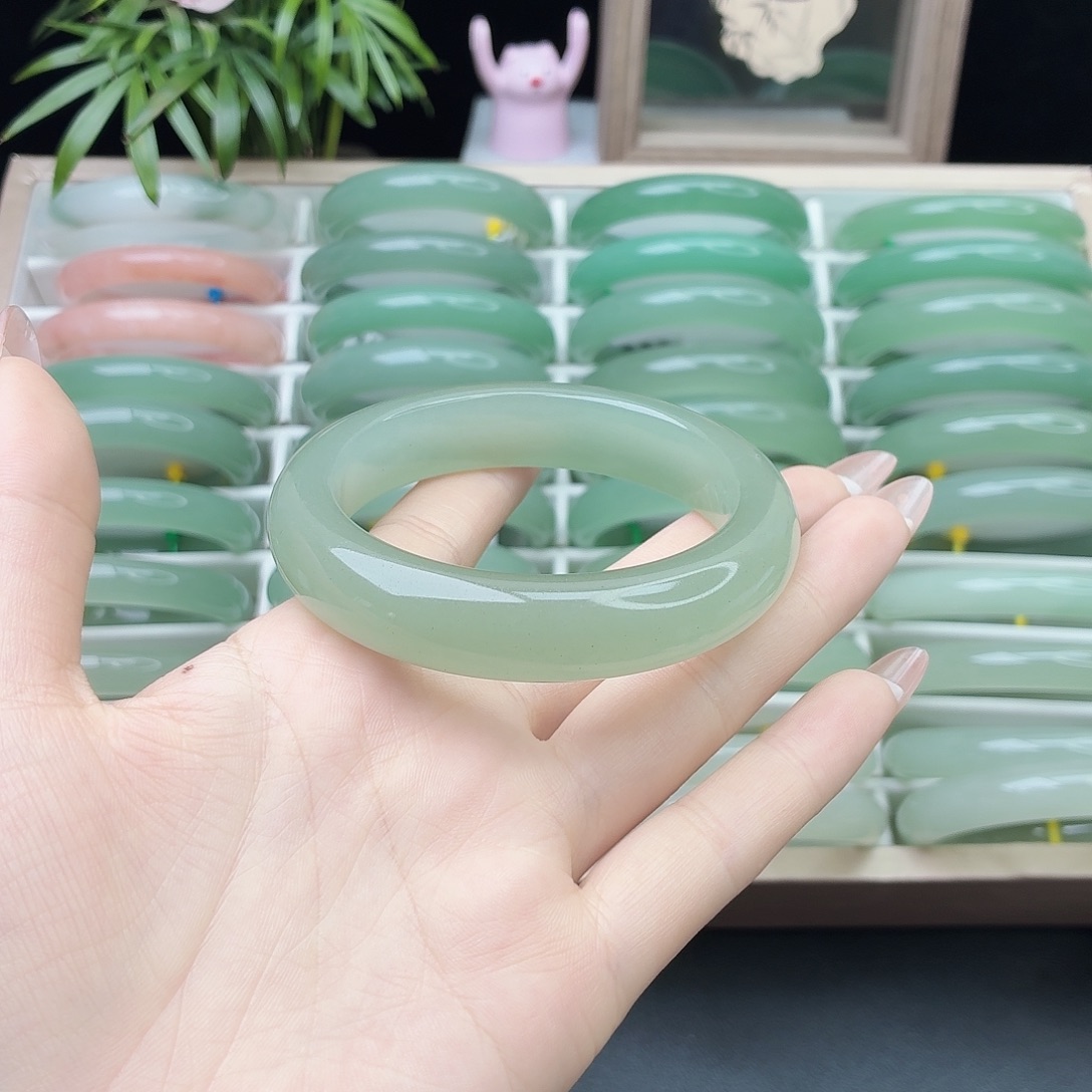 石英质玉未镶嵌手镯