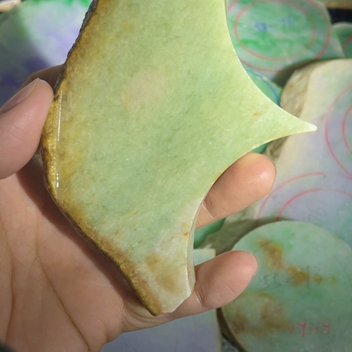 翡翠未镶嵌挂件片料